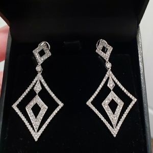 18k white gold diamond drop earring